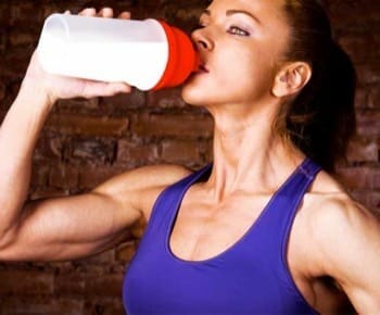 fit woman drinking creatine