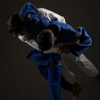 men doing judo getting close technique
