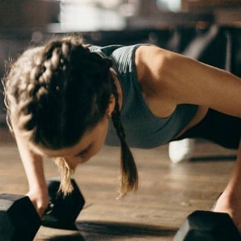 woman doing pushups