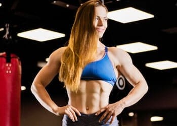 woman in a gym showing off her abs