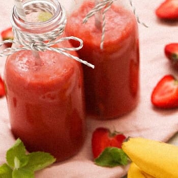 A banana-strawberry smoothie