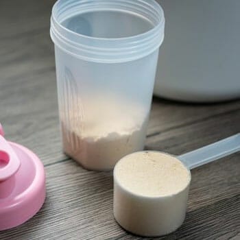 tumbler and scooper with protein powder