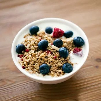 cereal with berries in a bowl