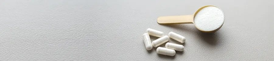 pills scattered and a spoon with powder on the floor