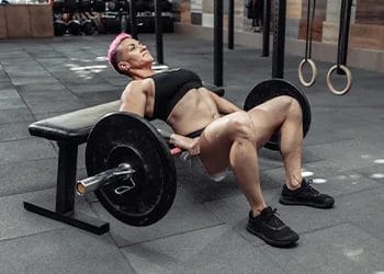 woman working out her glutes
