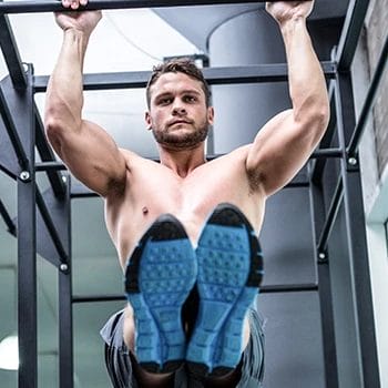 Doing pull ups while lifting legs