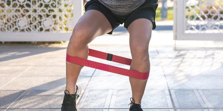 Using resistance band for knee pain