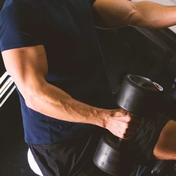 A person doing negative singles in the gym