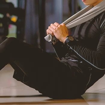 A person in the gym doing Chris Hemsworth's ab workout