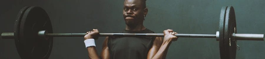 A person in the gym lifting up a barbell